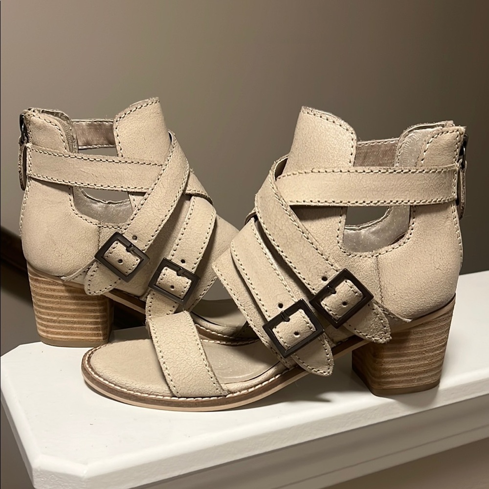Kelsi Dagger Cream Sandals with Chunky Heel